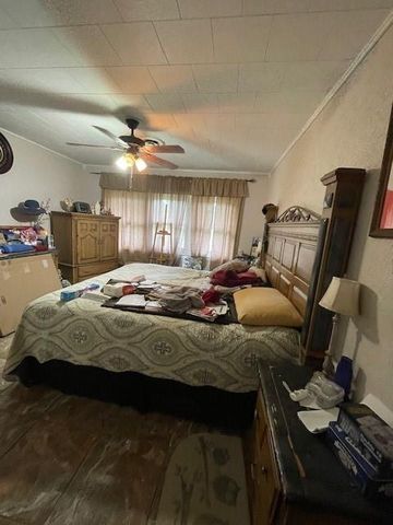 558 W Leblanc Street, Winnie, TX 77665