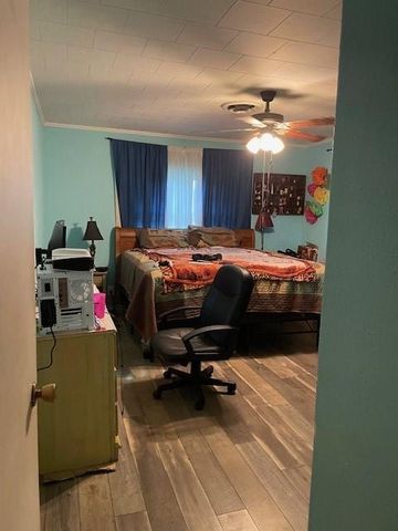 558 W Leblanc Street, Winnie, TX 77665