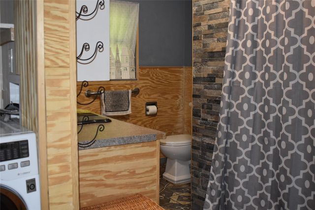 558 W Leblanc Street, Winnie, TX 77665