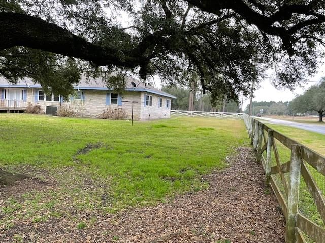 558 W Leblanc Street, Winnie, TX 77665