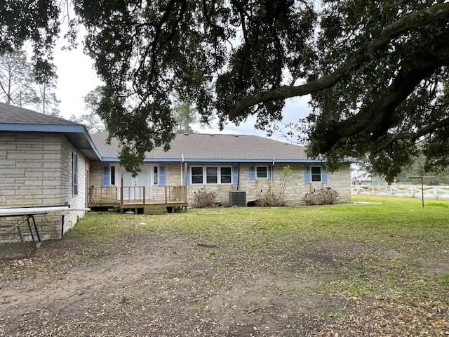 558 W Leblanc Street, Winnie, TX 77665