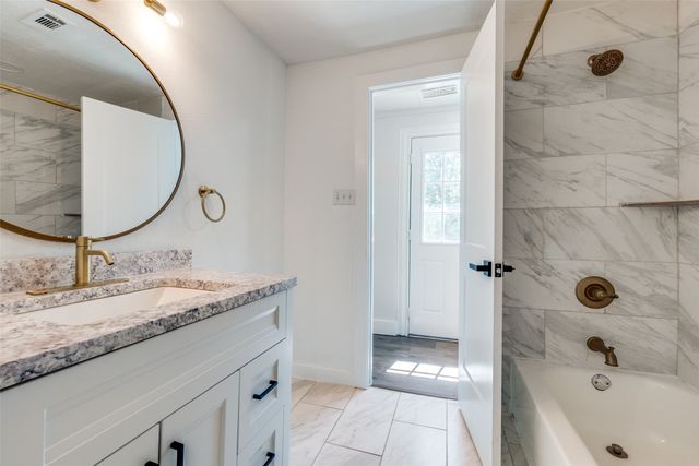 1023 Woodlawn Avenue, Dallas, TX 75208