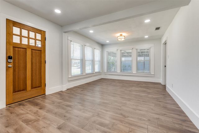 1023 Woodlawn Avenue, Dallas, TX 75208
