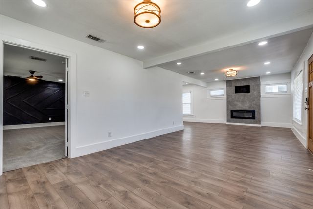 1023 Woodlawn Avenue, Dallas, TX 75208