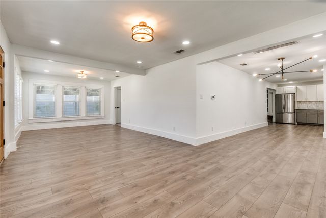 1023 Woodlawn Avenue, Dallas, TX 75208