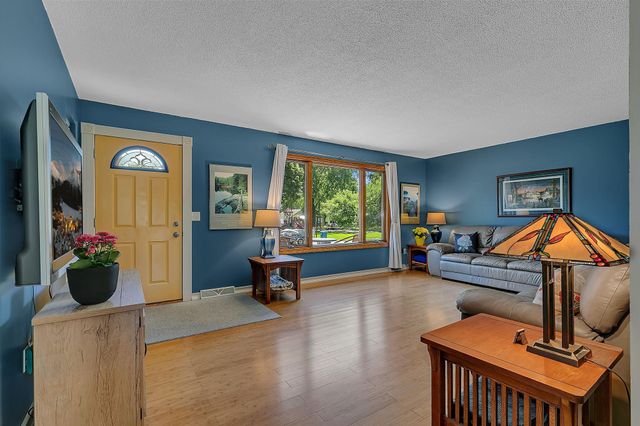 3631 Hillview Lane, Saint Bonifacius, MN 55375