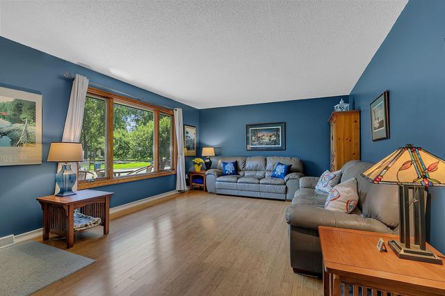 3631 Hillview Lane, Saint Bonifacius, MN 55375