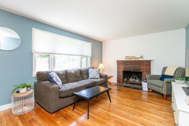 46 Conlyn Avenue, Franklin, MA 02038