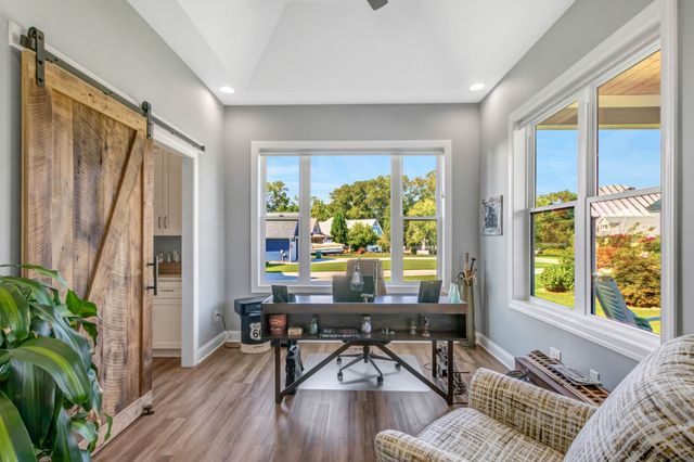 155 Cypress Point Dr, Winchester, TN 37398