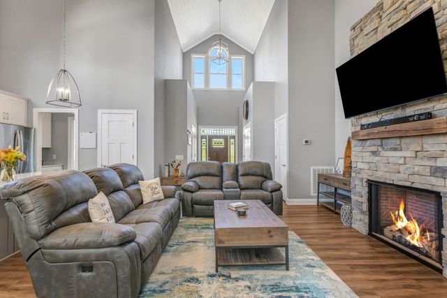 155 Cypress Point Dr, Winchester, TN 37398