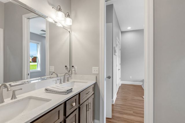 155 Cypress Point Dr, Winchester, TN 37398