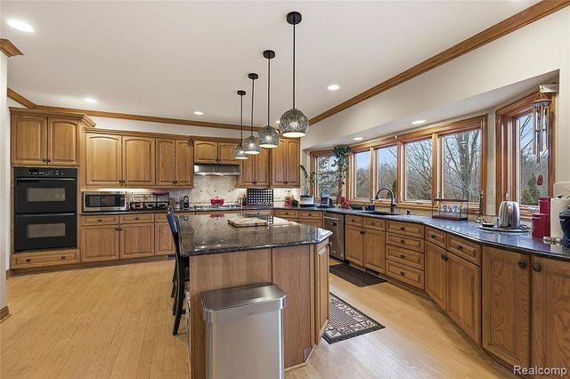 55733 Whitney Court, Shelby Twp, MI 48315