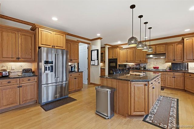 55733 Whitney Court, Shelby Twp, MI 48315