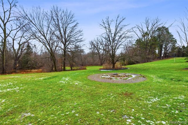 55733 Whitney Court, Shelby Twp, MI 48315