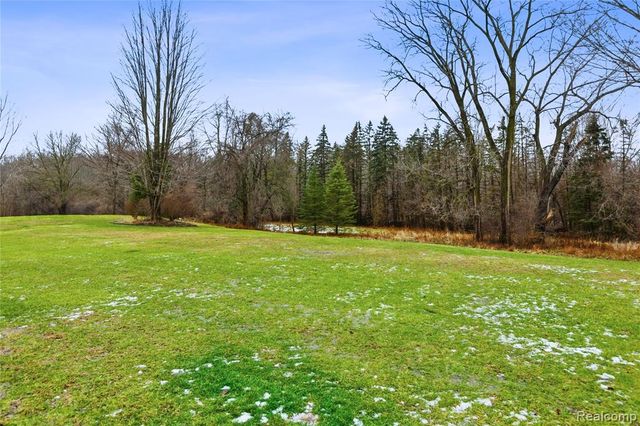 55733 Whitney Court, Shelby Twp, MI 48315