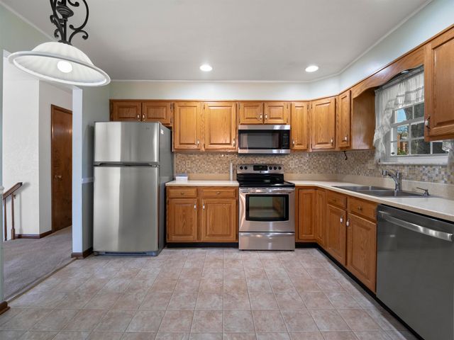 33 Marilyn Road, Scott Depot, WV 25560