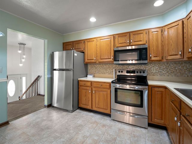 33 Marilyn Road, Scott Depot, WV 25560