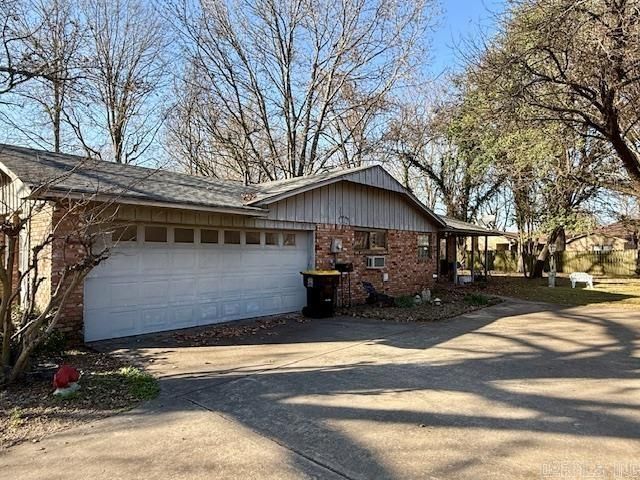 203 Cottonwood Drive, England, AR 72046