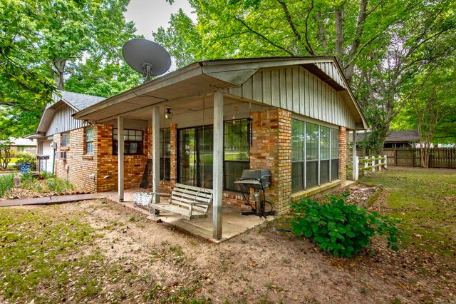 203 Cottonwood Drive, England, AR 72046