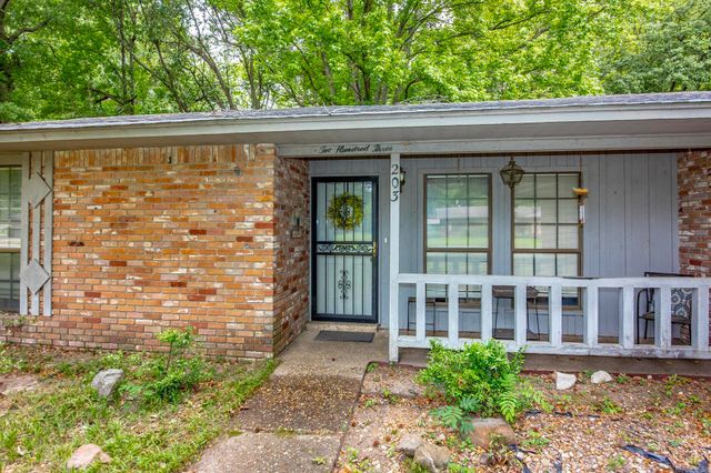 203 Cottonwood Drive, England, AR 72046
