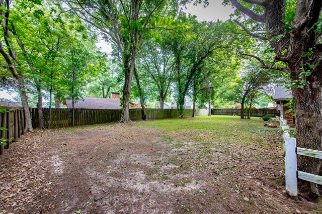 203 Cottonwood Drive, England, AR 72046