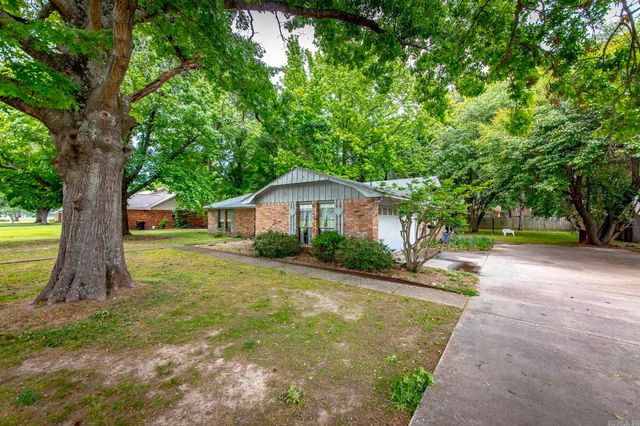 203 Cottonwood Drive, England, AR 72046