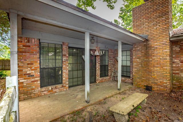 203 Cottonwood Drive, England, AR 72046