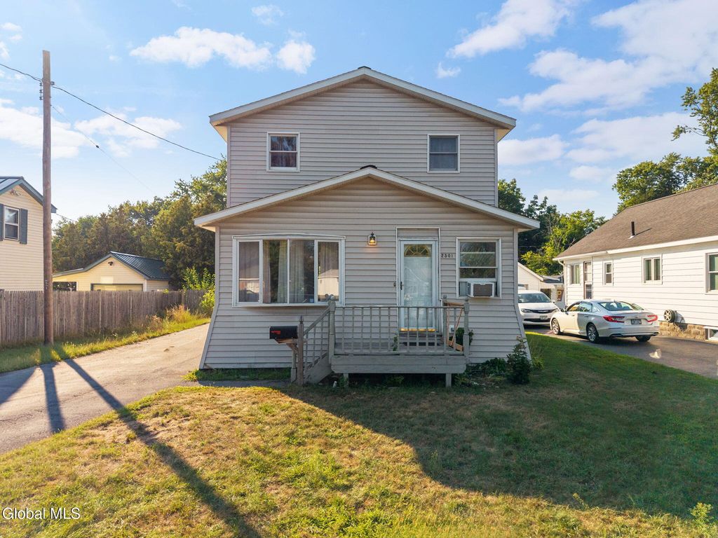2501 Oaklawn Avenue, Rotterdam, NY 12306