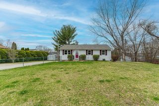 6 Marilyn Dr, Webster, MA 01570