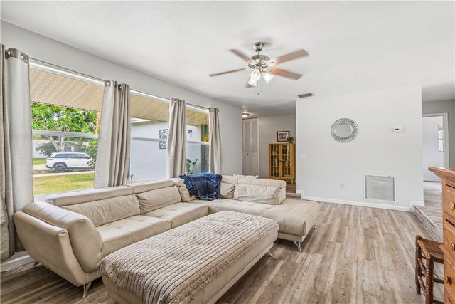 250 20th Avenue SW, Vero Beach, FL 32962