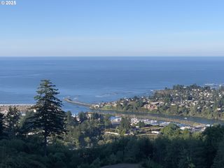 Crown Terrace Rd 1, Brookings, OR 97415