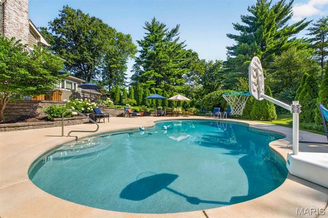 1688 Frontenac Woods Lane, Frontenac, MO 63131