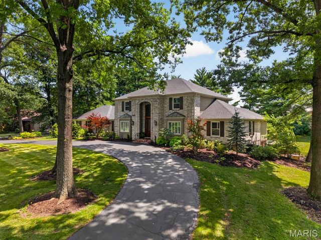 1688 Frontenac Woods Lane, Frontenac, MO 63131