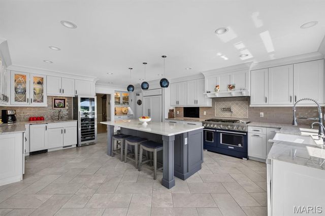 1688 Frontenac Woods Lane, Frontenac, MO 63131