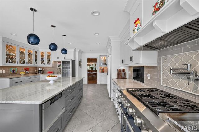 1688 Frontenac Woods Lane, Frontenac, MO 63131