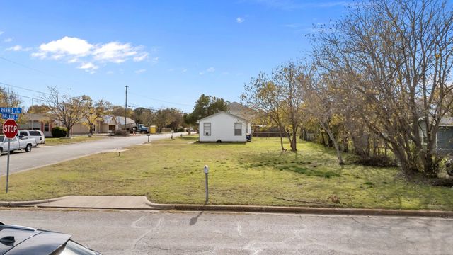 8707 Ronnie Street, White Settlement, TX 76108