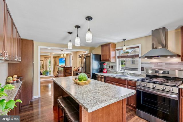 1090 CHEWS LANDING RD, Laurel Springs, NJ 08021
