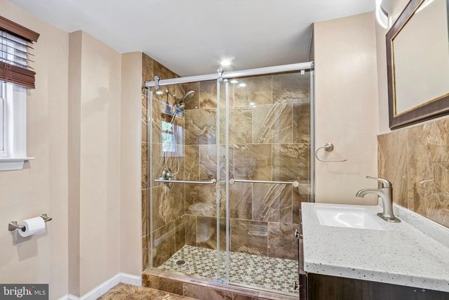 1090 CHEWS LANDING RD, Laurel Springs, NJ 08021