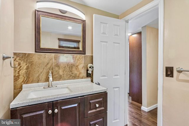 1090 CHEWS LANDING RD, Laurel Springs, NJ 08021