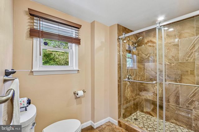 1090 CHEWS LANDING RD, Laurel Springs, NJ 08021