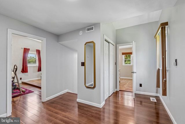 1090 CHEWS LANDING RD, Laurel Springs, NJ 08021
