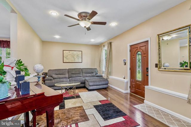 1090 CHEWS LANDING RD, Laurel Springs, NJ 08021