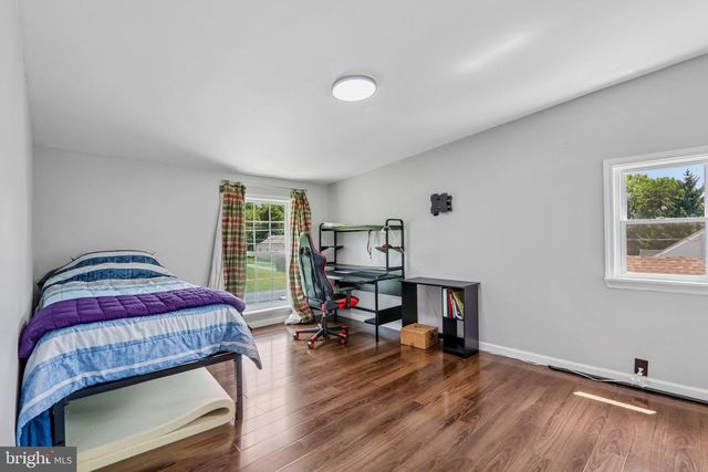 1090 CHEWS LANDING RD, Laurel Springs, NJ 08021
