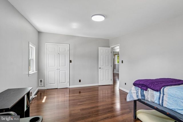 1090 CHEWS LANDING RD, Laurel Springs, NJ 08021