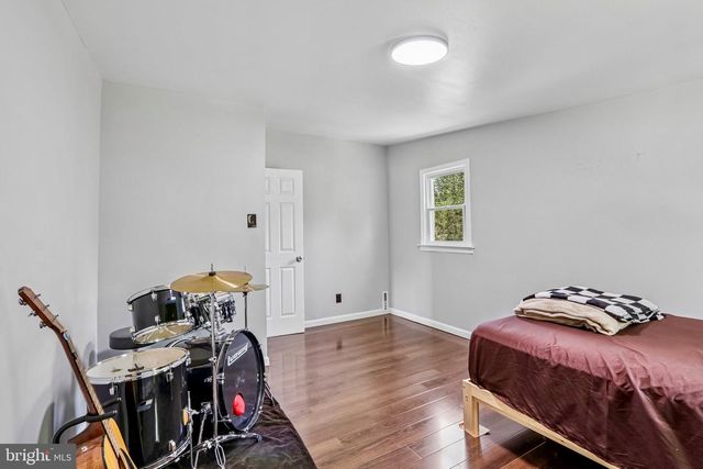 1090 CHEWS LANDING RD, Laurel Springs, NJ 08021