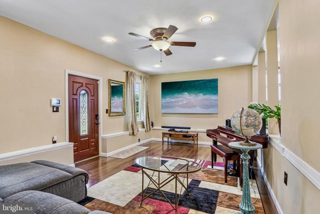 1090 CHEWS LANDING RD, Laurel Springs, NJ 08021