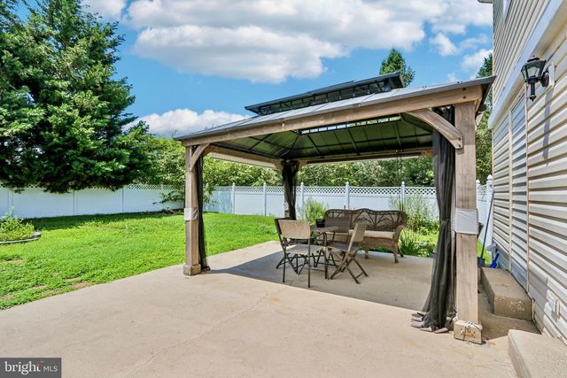 1090 CHEWS LANDING RD, Laurel Springs, NJ 08021