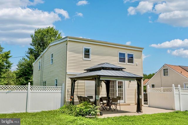 1090 CHEWS LANDING RD, Laurel Springs, NJ 08021