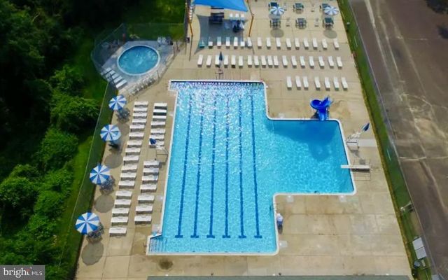 1090 CHEWS LANDING RD, Laurel Springs, NJ 08021