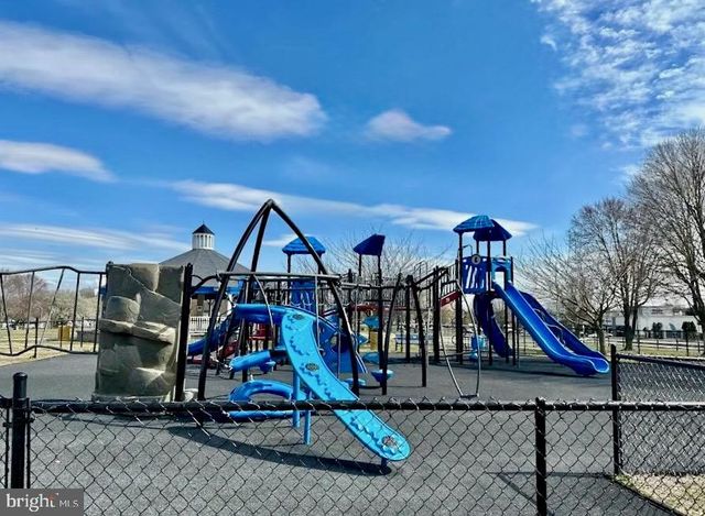 1090 CHEWS LANDING RD, Laurel Springs, NJ 08021